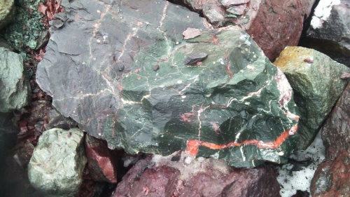 Гигантские зелёные валуны для ландшафтного дизайна весом более 5 тонн купить в Озёрах