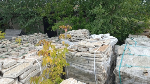 Плитняк галтованный гранитный для ландшафтного дизайна купить в Озёрах