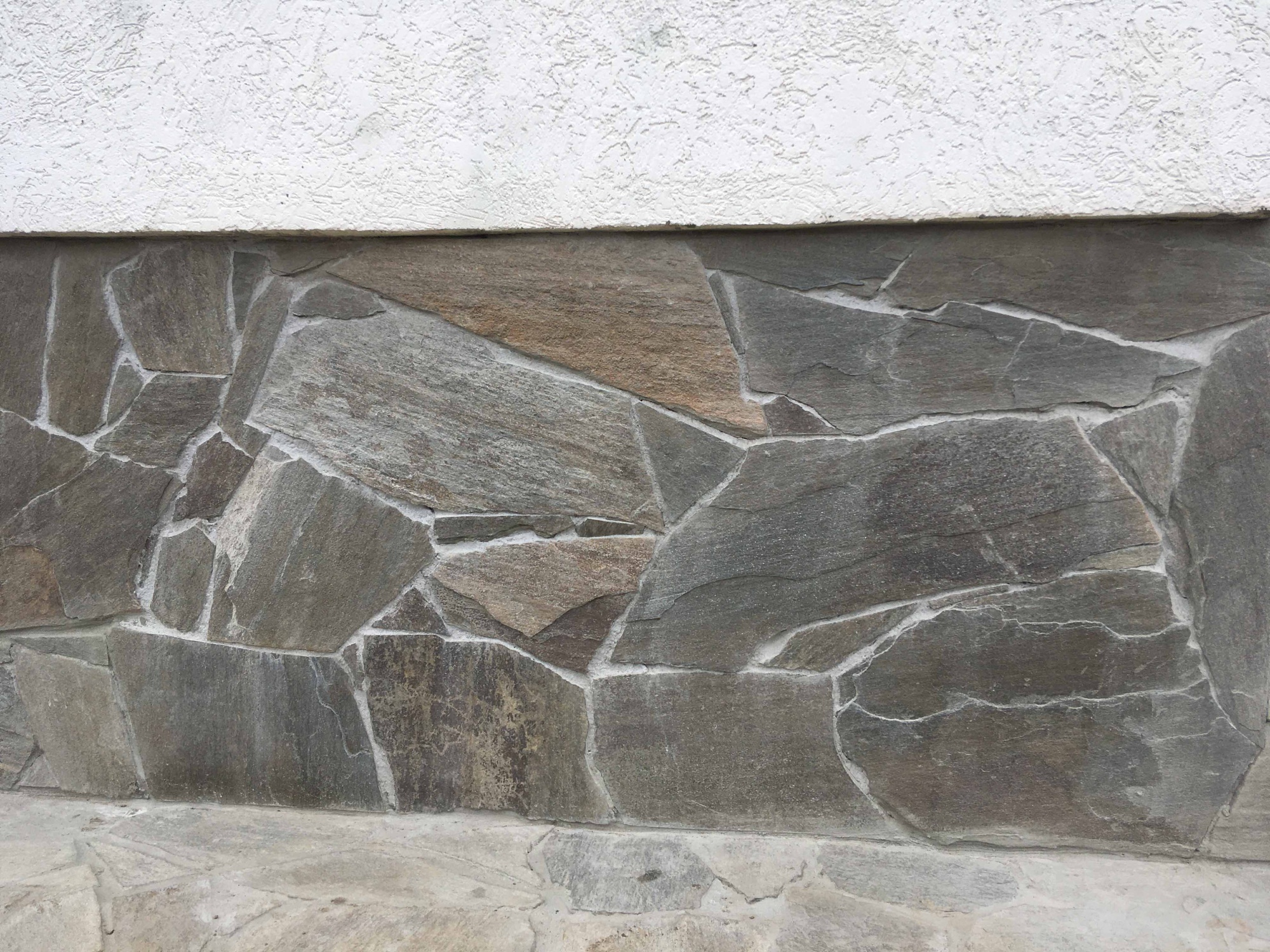 Плитняк златолит Уральский для цоколя, отмостки купить в Озёрах