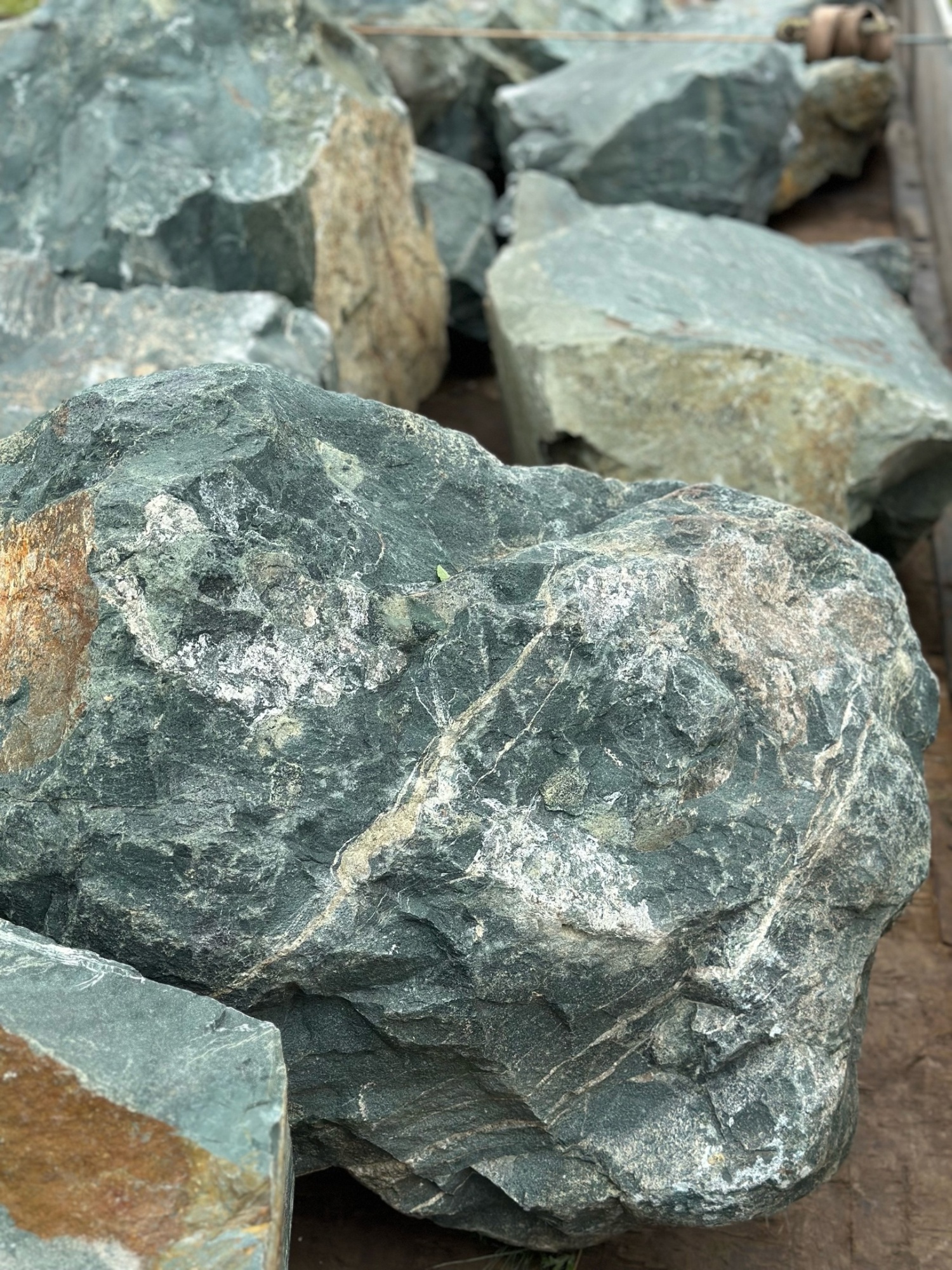 Камни для ландшафтного дизайна зелёные 10-60 килограмм купить в Озёрах