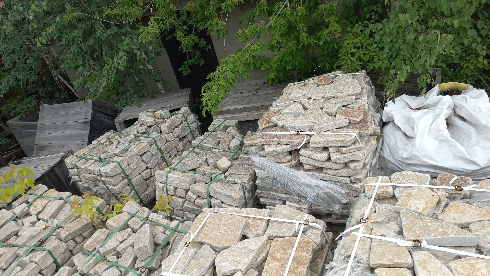 Плитняк гранитный галтованный купить в Озёрах