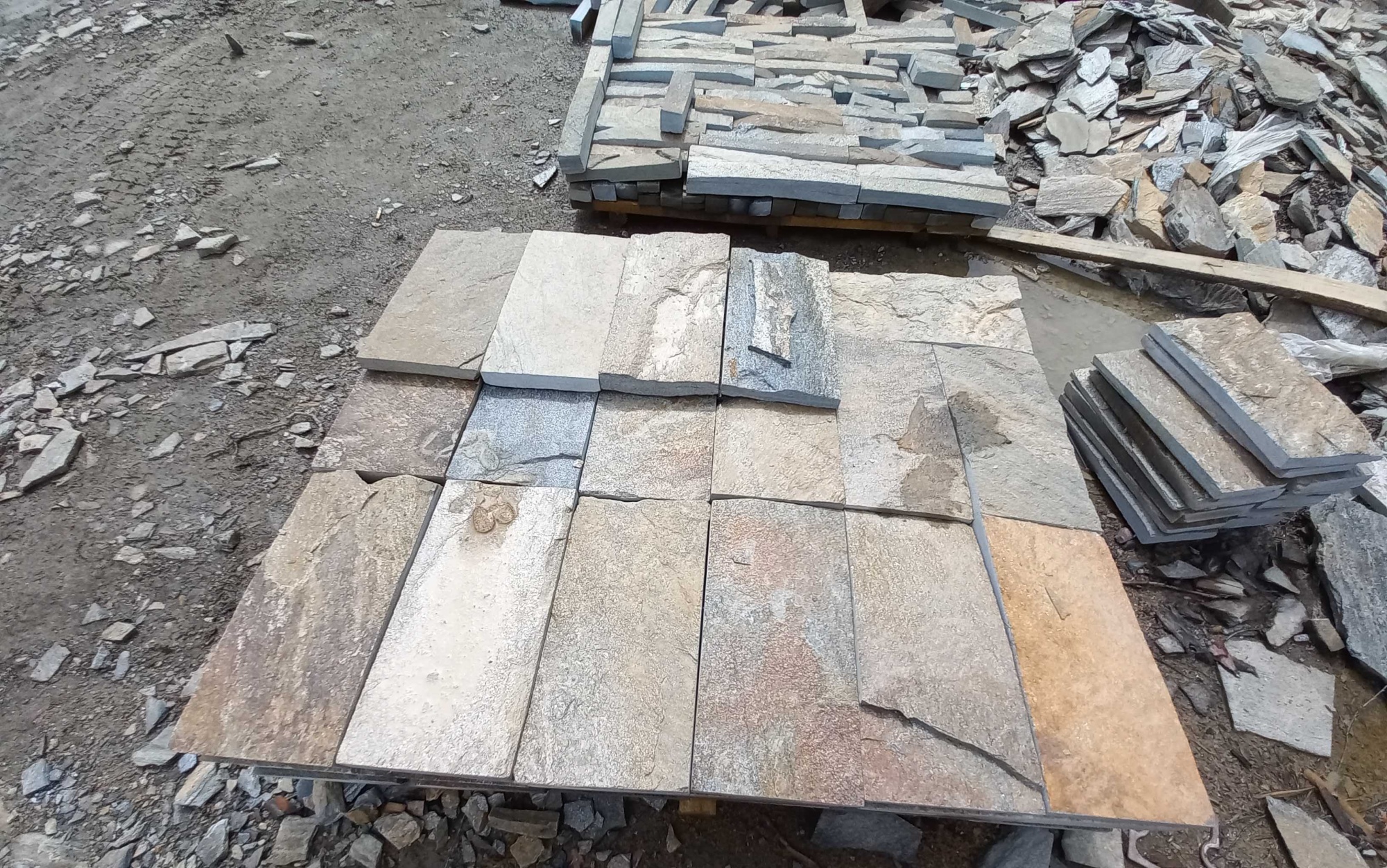 Плитка пилёная златолит Уральский для цоколя, отмостки купить в Озёрах