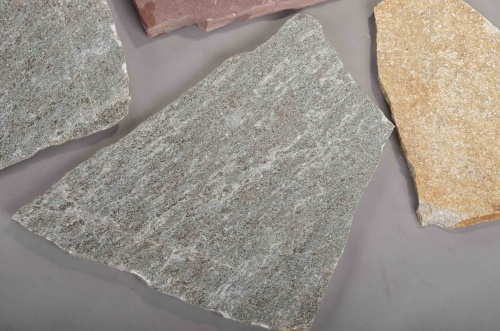 Плитняк златолит Уральский для цоколя, отмостки купить в Озёрах