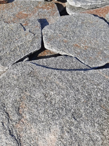 Златолит серебристый галтованный для лестниц купить в Озёрах