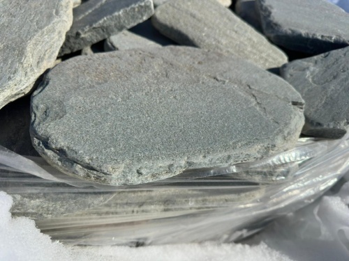 Плитняк златолит зелёный галтованный для мощения на бетон купить в Озёрах