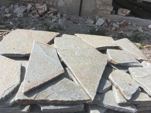 Златолит серебристый галтованный для лестниц купить в Озёрах