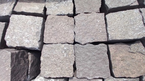 Брусчатка колотая красная